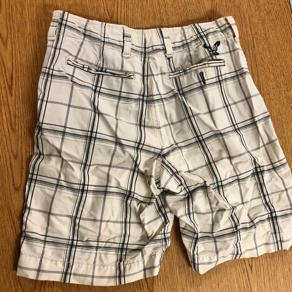 💙 American Eagle Classic Length Plaid Shorts - Picture 2 of 3